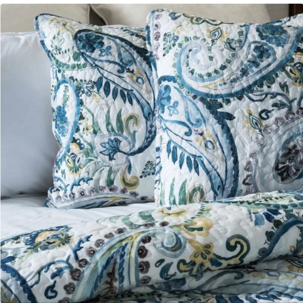 King Quilt + 2 Shams Krouse Microfiber Reversible Quilt Set.